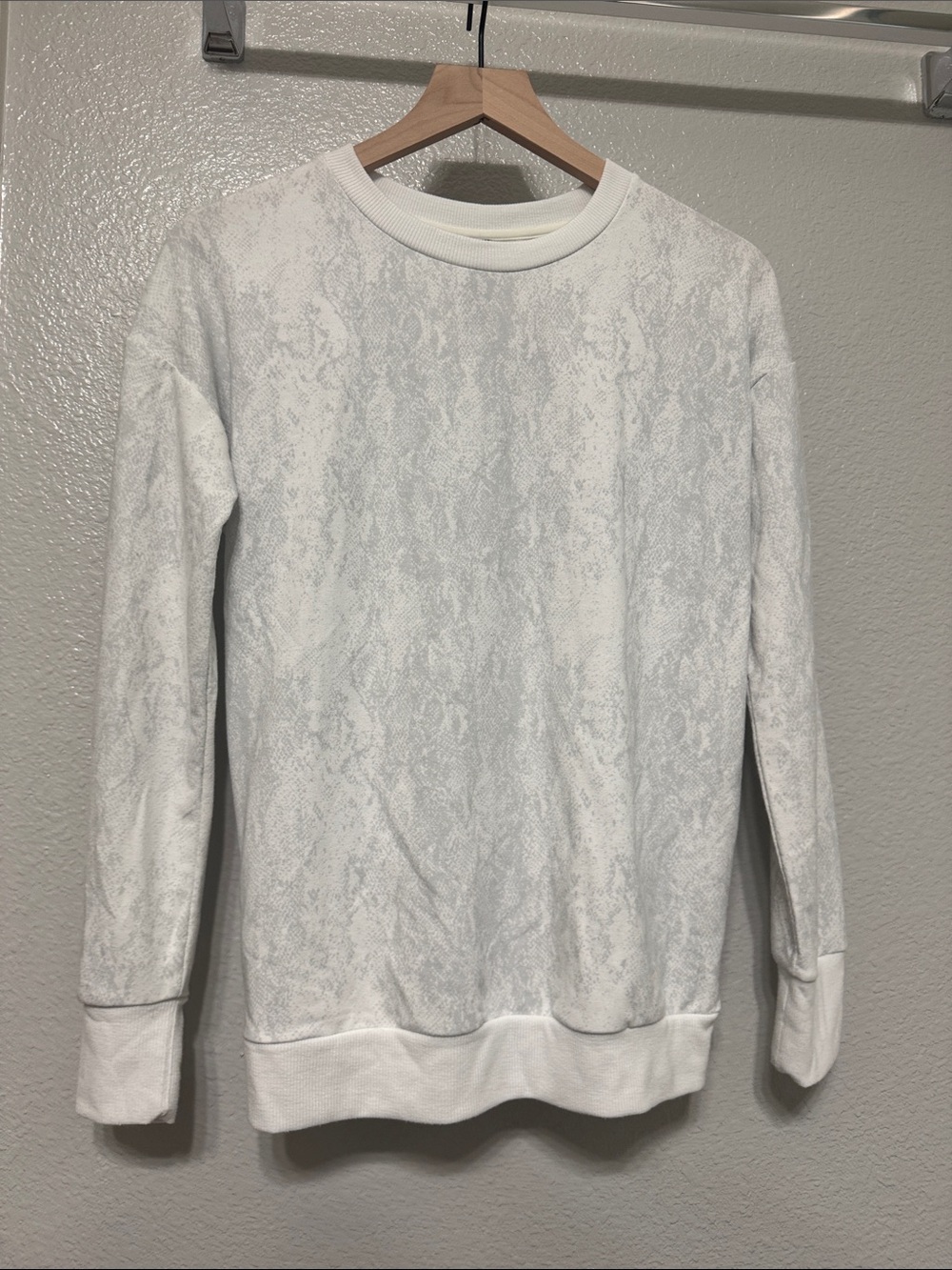 Mondetta White Textured Crewneck Sweater